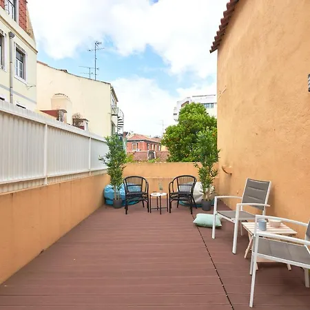 Апартаменти Idyllic With Amazing Courtyard, By Timecooler *