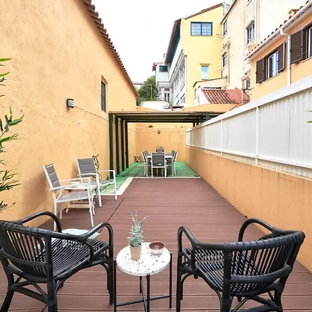 Апартаменти Idyllic With Amazing Courtyard, By Timecooler *